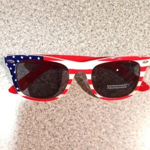 Sunglasses American flag ultra violet protection.